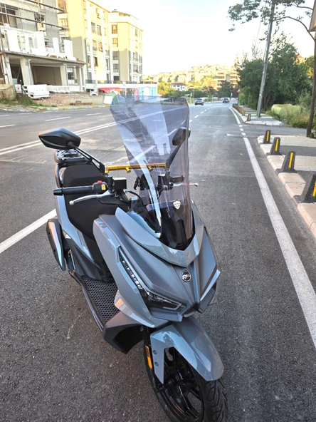 MOTOCAM Sym JET 14 EVO 200 PLUS Siperlik Ön Cam 2023-2025 Model 58cm Füme Renkli 4mm - Resim 2