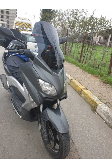 MOTOCAM Yamaha Xmax 250 Siperlik Ön Cam 2011-2013 Model 55cm Siyah Renkli 4mm KISA SPOR CAM - Resim 3