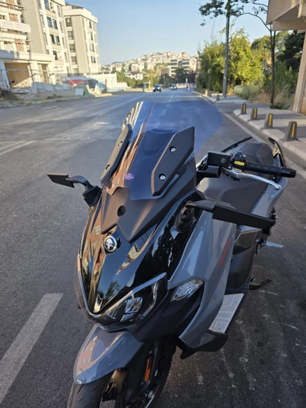 MOTOCAM Sym Maxsym TL 508 Siperlik Ön Cam 2022-2025 Model 41cm Füme Renkli 4mm SPORTİF - Resim 3