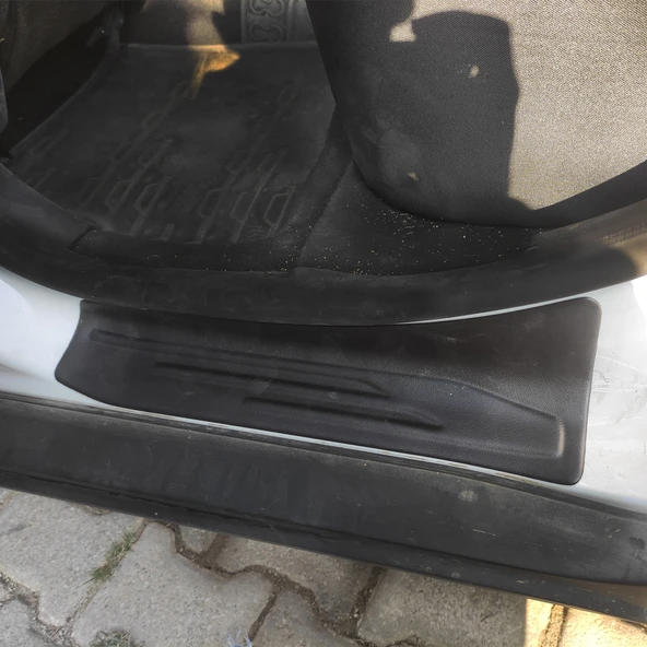 Dacia Duster 2018-2024 Yıl Aralığı Uyumlu Kapı Eşiği 4 Parça - 7