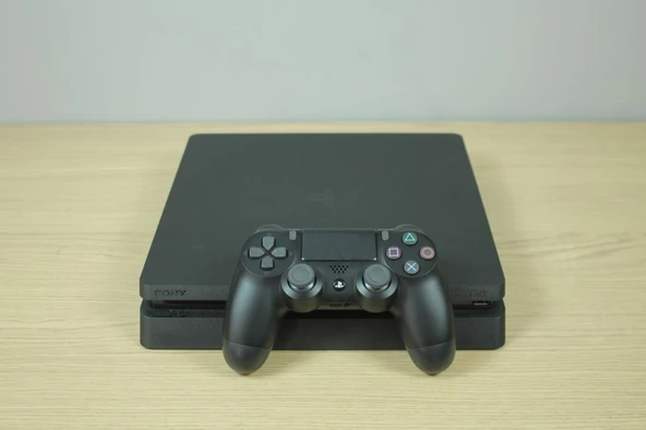 Sony Playstation 4 Ps4 Slim 1 Tb + 2 Oyun Kolu Teşhir Ürünü - Resim 3