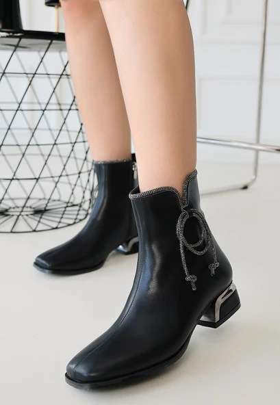 Melina Siyah Cilt Topuklu Bot ürün görseli