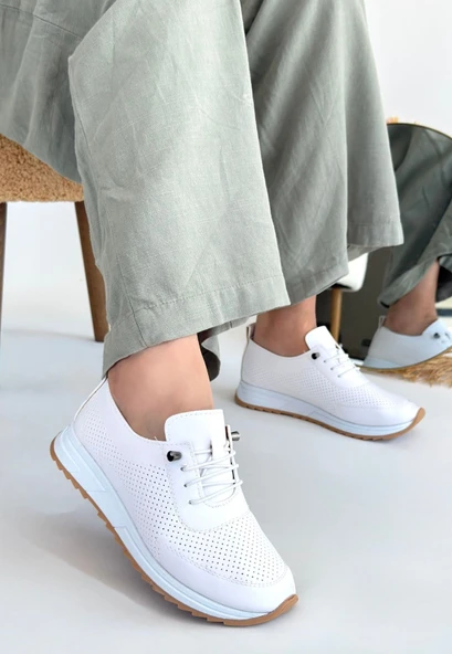 Tone Beyaz Cilt Bağcıklı Spor Ayakkabı ürün görseli