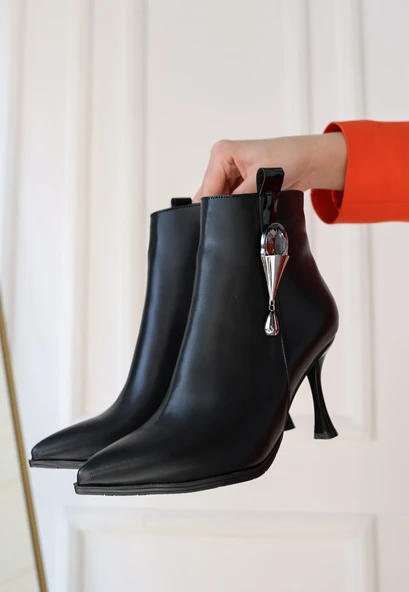 Biort Siyah Cilt Topuklu Bot ürün görseli 1