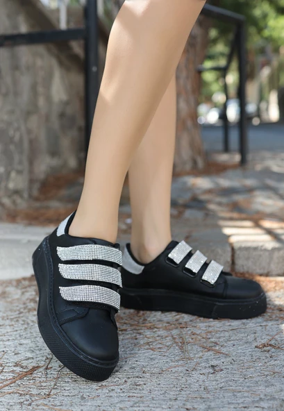 Yebta Siyah Cilt Beyaz İşlemeli Spor Ayakkabı - Resim 2