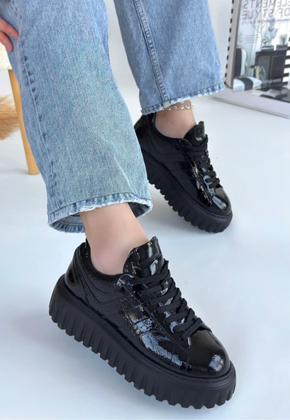 Gesti Siyah Rugan Bağcıklı Spor Ayakkabı