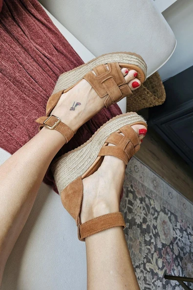 0010 409 Topukla Ops Kadın Dolgu Topuklu Sandalet ürün görseli