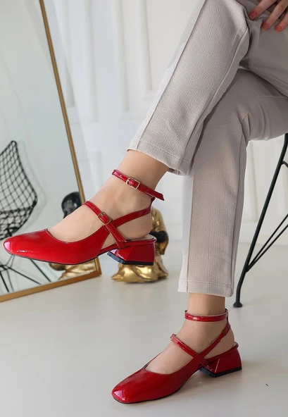 BİÇOMİ Karmi Kırmızı Rugan Topuklu Kemerli Ayakkabı - Resim 3