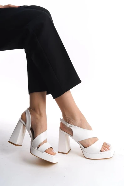 BİÇOMİ Cica Beyaz Cilt Topuklu Ayakkabı ürün görseli