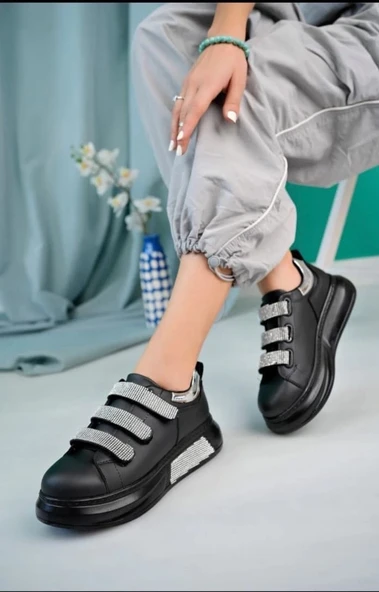 BİÇOMİ Elika Siyah Cilt Cırt Cırtlı Spor Ayakkabı ürün görseli