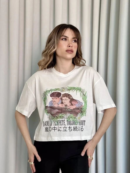 BİÇOMİ Oversize Beyaz baskılı crop tişört ürün görseli
