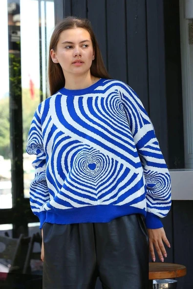 BİÇOMİ Beyaz kalp çizgili kazak saks mavisi ürün görseli