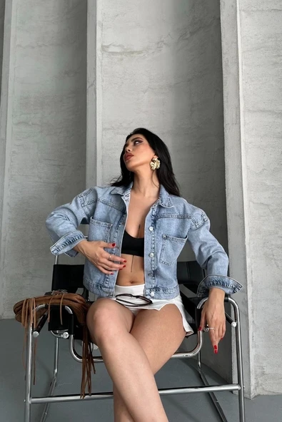 BİÇOMİ Çift cepli kol katlamalı kar yıkama crop kot ceket mavi d2000 ürün görseli