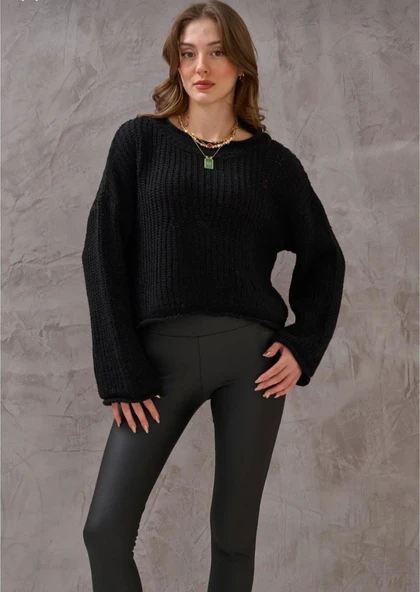 BİÇOMİ Salaş delik detaylı kazak siyah ürün görseli