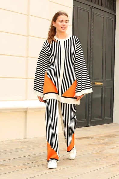 BİÇOMİ Çizgili bisiklet yaka triko takım beyaz ürün görseli