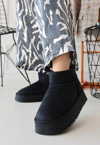 BİÇOMİ Linne Siyah Süet Bot ürün görseli