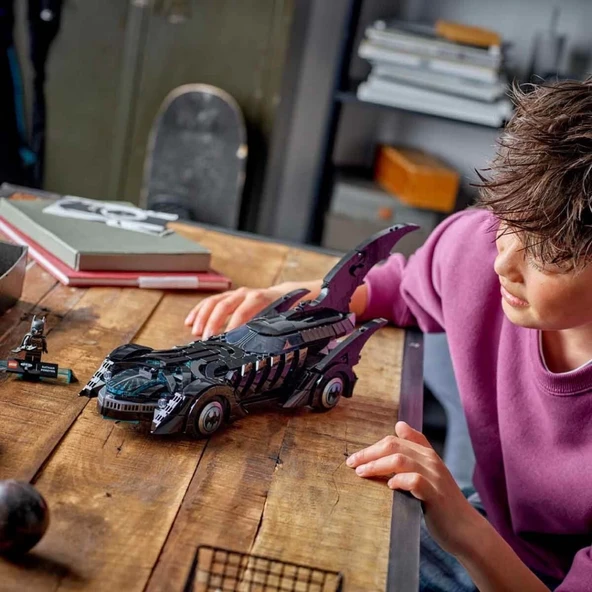 Nessiworld LEGO DC Batman: Batman Forever Batmobile 76304 - Resim 3