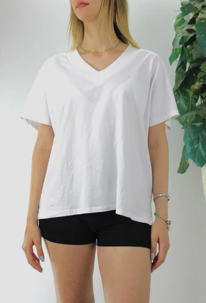 Geniş V yaka Tişört Beyaz - 1090.35 ürün görseli