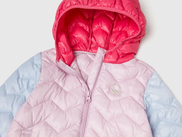 Kız Bebek Lila-Pembe Mix Simli Logo İşlemeli Kapüşonlu Mevsimlik İnce Mont - 3