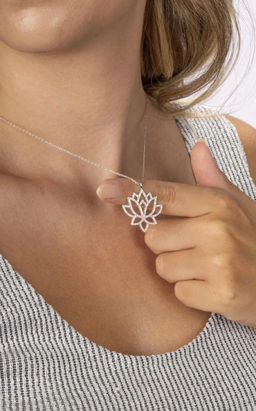 Gümüş Pazarım Beyaz Altın Kaplama Lotus Çiçeği Kadın Gümüş Kolye - Resim 2