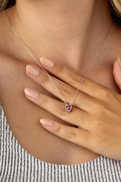 Gümüş Pazarım Kırmızı Taşlı Beyaz Altın Kaplama Minimal Kalp Kadın Gümüş Kolye ürün görseli 1