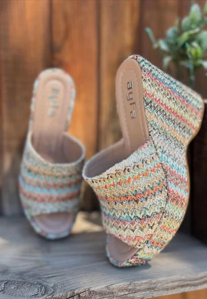 Tlay Kilim Desenli Dolgu Topuk Terlik - 1