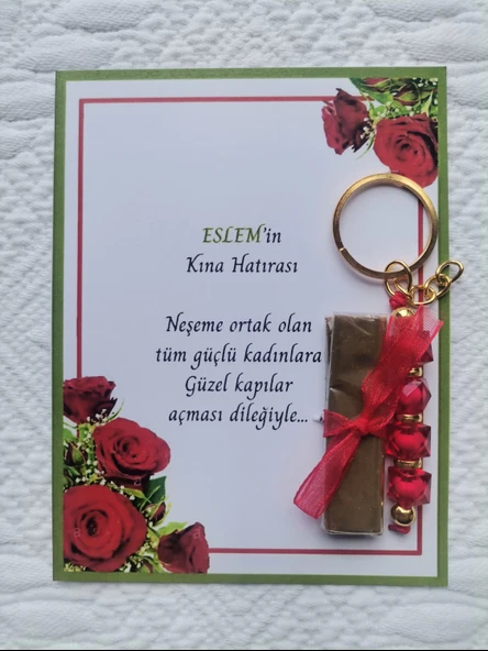 64 Adet Kişiye Özel Kına Hatırası Dağıtmalık Hediyelik Kırmızı Anahtarlık ve Paketlenmiş Kına ürün görseli