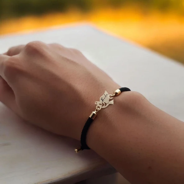 İsme Özel Kuş Motifli Siyah İpek Örgülü 14 Ayar Altın Plakalı Hediye Bileklik-318 ürün görseli