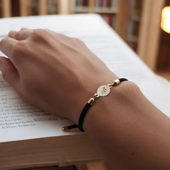 Harfe Özel 14 Ayar Altın Plakalı Oval Figürlü Siyah İpek Örgülü Hediye Bileklik-320 - Resim 2