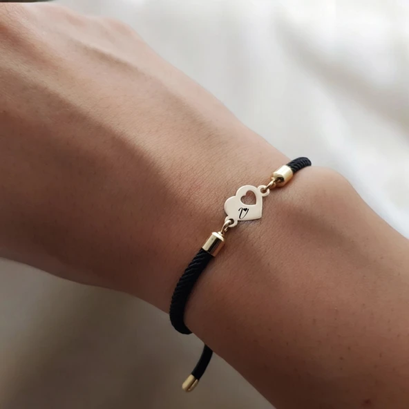 Harfe Özel 14 Ayar Altın Plakalı Kalp Figürlü Siyah İpek Örgülü Hediye Bileklik-322 ürün görseli
