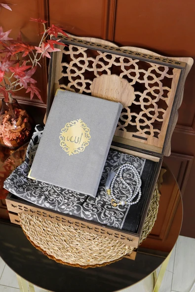 Kuran Seti Rahleli Ahşap Kuran Standı Kadife Kuran İnci Tesbih Seccade Seti ürün görseli