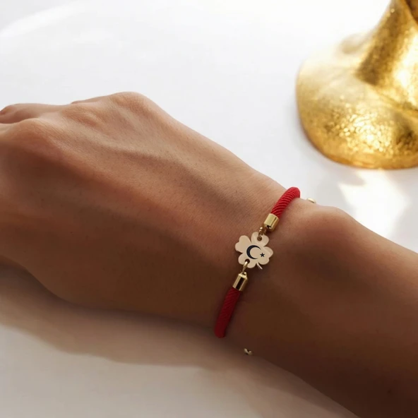 Sembole Özel Kırmızı İpek Örgülü 14 Ayar Altın Plakalı Çiçek Figürlü Hediye Bileklik-324 - Resim 2