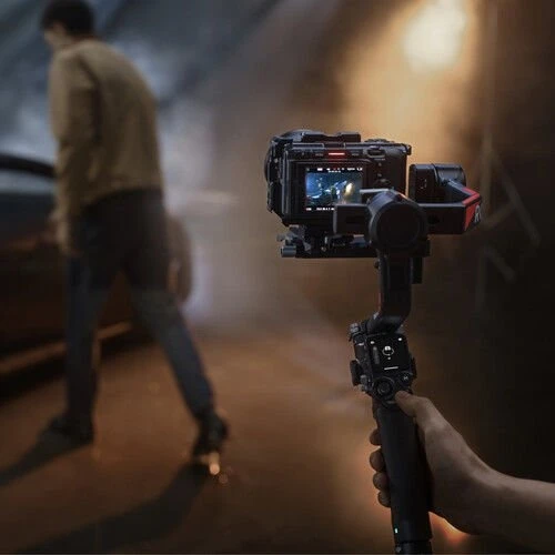 DJI RS 4 Pro Combo Gimbal - 8