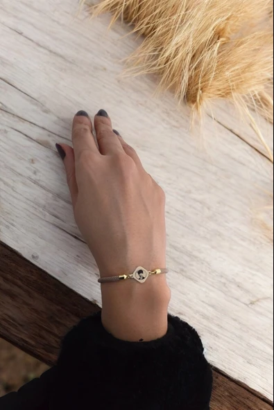 Sembole Özel Kahverengi Örgü İpli 14 Ayar Altın Plakalı Eşkenar Dörtgenli Hediye Bileklik-332 - Resim 2