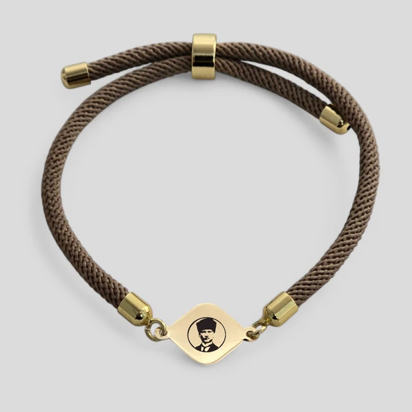 Sembole Özel Kahverengi Örgü İpli 14 Ayar Altın Plakalı Eşkenar Dörtgenli Hediye Bileklik-332 ürün görseli