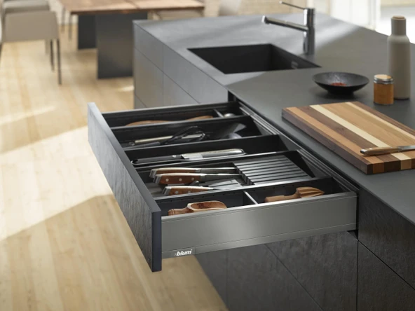 Blum Legrabox Pure M Alçak Yanak 27 Cm. Frenli Blumotion Orion Gri Antrasit ürün görseli 1