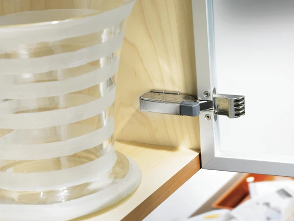 Blum Clip Top Yarım Deve Alüminyum Profil Kapak Menteşesi 71T960A + 173L6100 - Resim 3