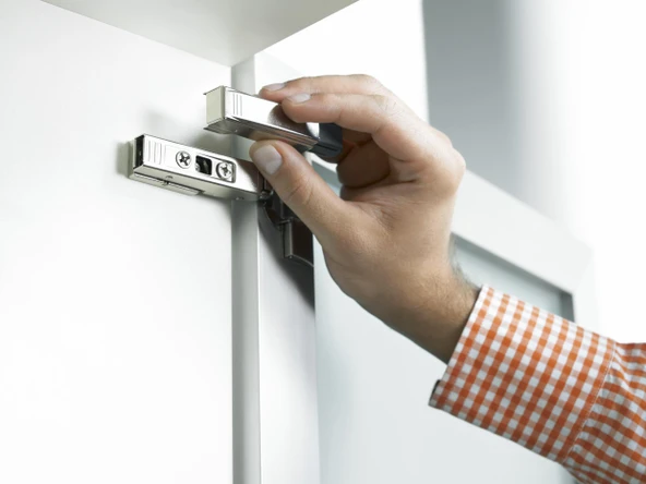 Blum Clip Top Yarım Deve Kalın Profil Kapak Menteşesi 71T9650 + 173L6100 - Resim 3