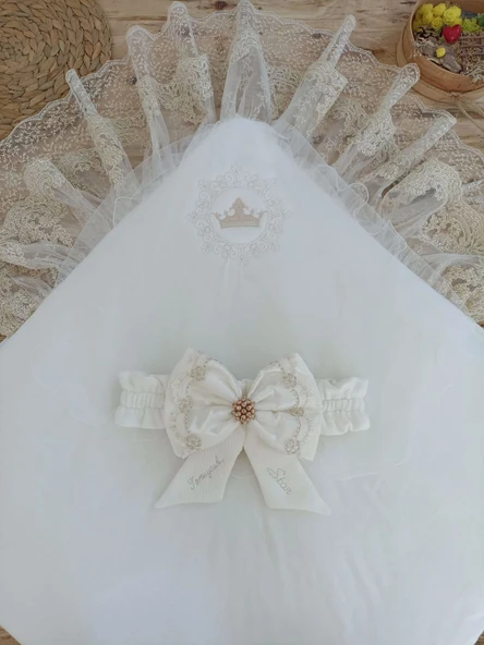 Yenidoğan Sahra Taç Nakışlı Plazma Taşlı Güpürlü Fiyonklu Duvaklı Trilüks Kundak Bebek Battaniyesi - 4