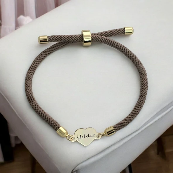 İsme Özel Kalp Motifli Kahverengi İpek Örgülü 14 Ayar Altın Plakalı Hediye Bileklik-347 ürün görseli