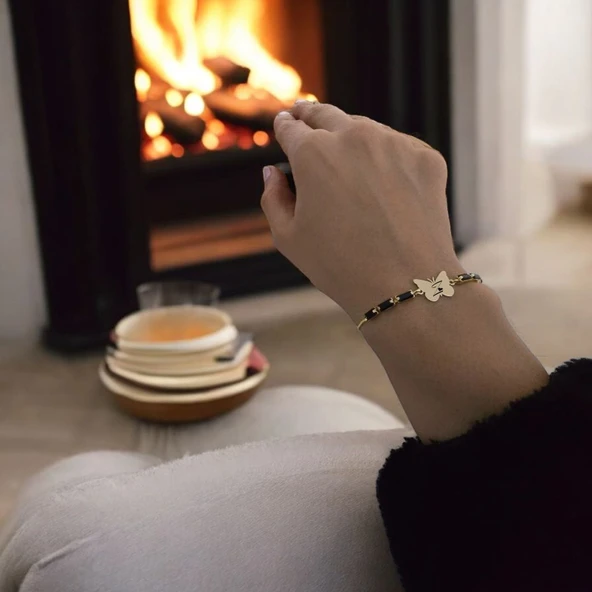 Harfe Özel 14 Ayar Altın Plakalı Kelebek Motifli Zincirli Siyah Taş Desenli Hediye Bileklik-343 - Resim 2