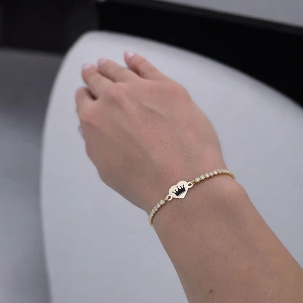 Sembole Özel Zincirli Beyaz Taş Desenli 14 Ayar Altın Plakalı Kalp Figürlü Hediye Bileklik-350 - Resim 2