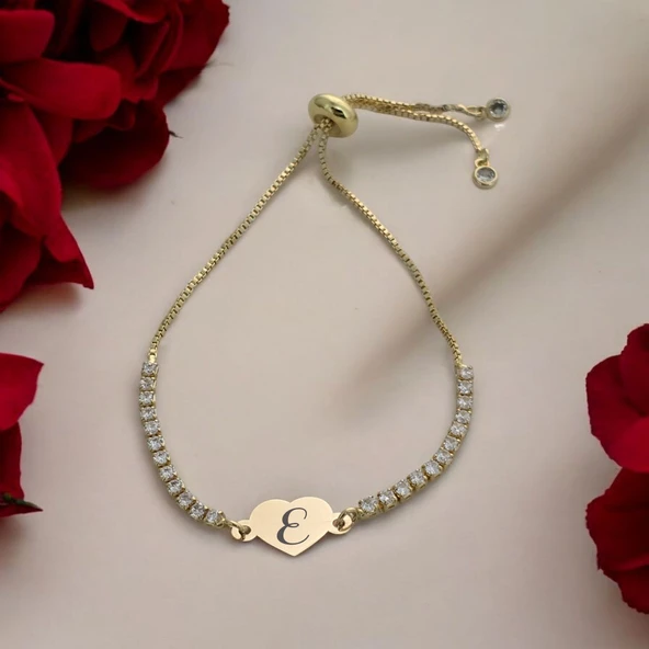 Harfe Özel 14 Ayar Altın Plakalı Kalp Figürlü Zincirli Beyaz Taş Desenli Hediye Bileklik-350 ürün görseli