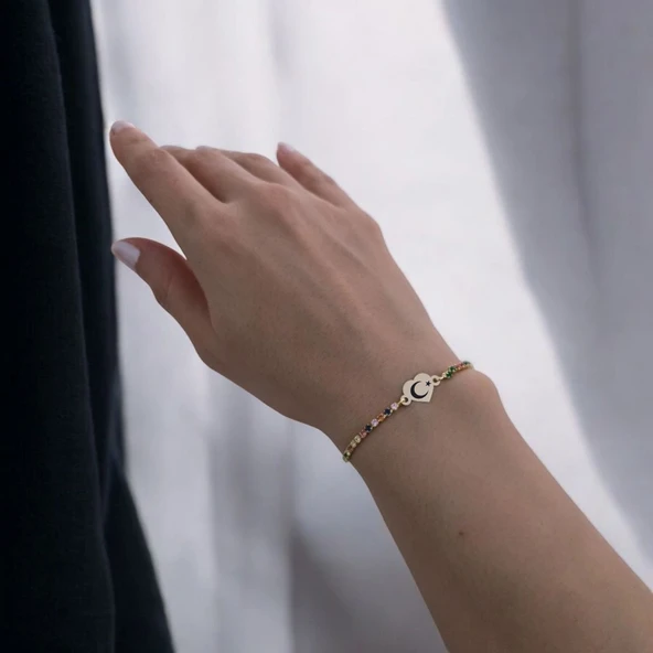 Sembole Özel Zincirli Renkli Taş Desenli 14 Ayar Altın Plakalı Kalp Figürlü Hediye Bileklik-348 - Resim 2