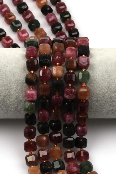 Karışık Renkli Kuvars Doğal Taş Dizi 8 mm Küp Kesim ürün görseli