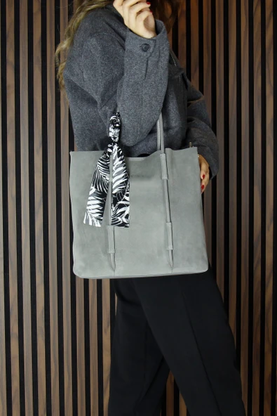 Erkan Saçmacı Gri Hakiki Dana Süet Manyetik Kapaklı Fermuarlı İç Cepli Askılı Büyük Boy Günlük Omuz Çantası - 3