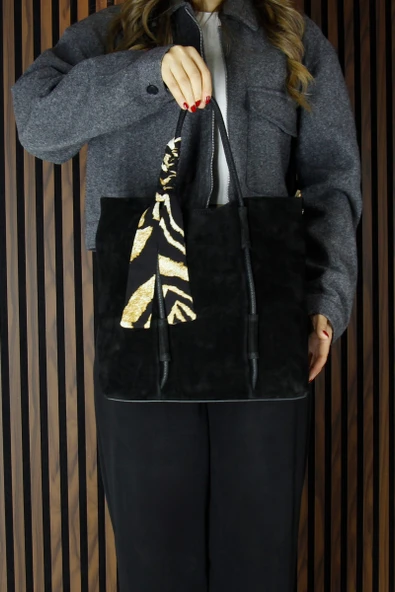 Erkan Saçmacı Siyah Hakiki Dana Süet Manyetik Kapaklı Fermuarlı İç Cepli Askılı Büyük Boy Günlük Omuz Çantası