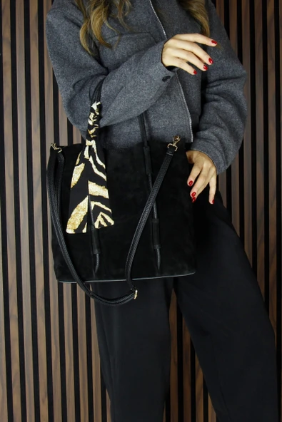 Erkan Saçmacı Siyah Hakiki Dana Süet Manyetik Kapaklı Fermuarlı İç Cepli Askılı Büyük Boy Günlük Omuz Çantası - 6