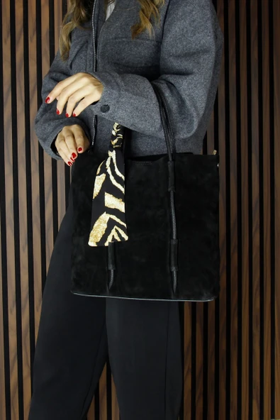 Erkan Saçmacı Siyah Hakiki Dana Süet Manyetik Kapaklı Fermuarlı İç Cepli Askılı Büyük Boy Günlük Omuz Çantası - 2