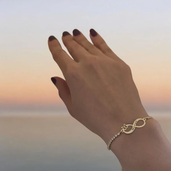 İsme Özel Sonsuzluk ve Kelebek Figürlü Zincirli Beyaz Taş Desenli 14 Ayar Altın Plakalı Hediye Bileklik-361 ürün görseli